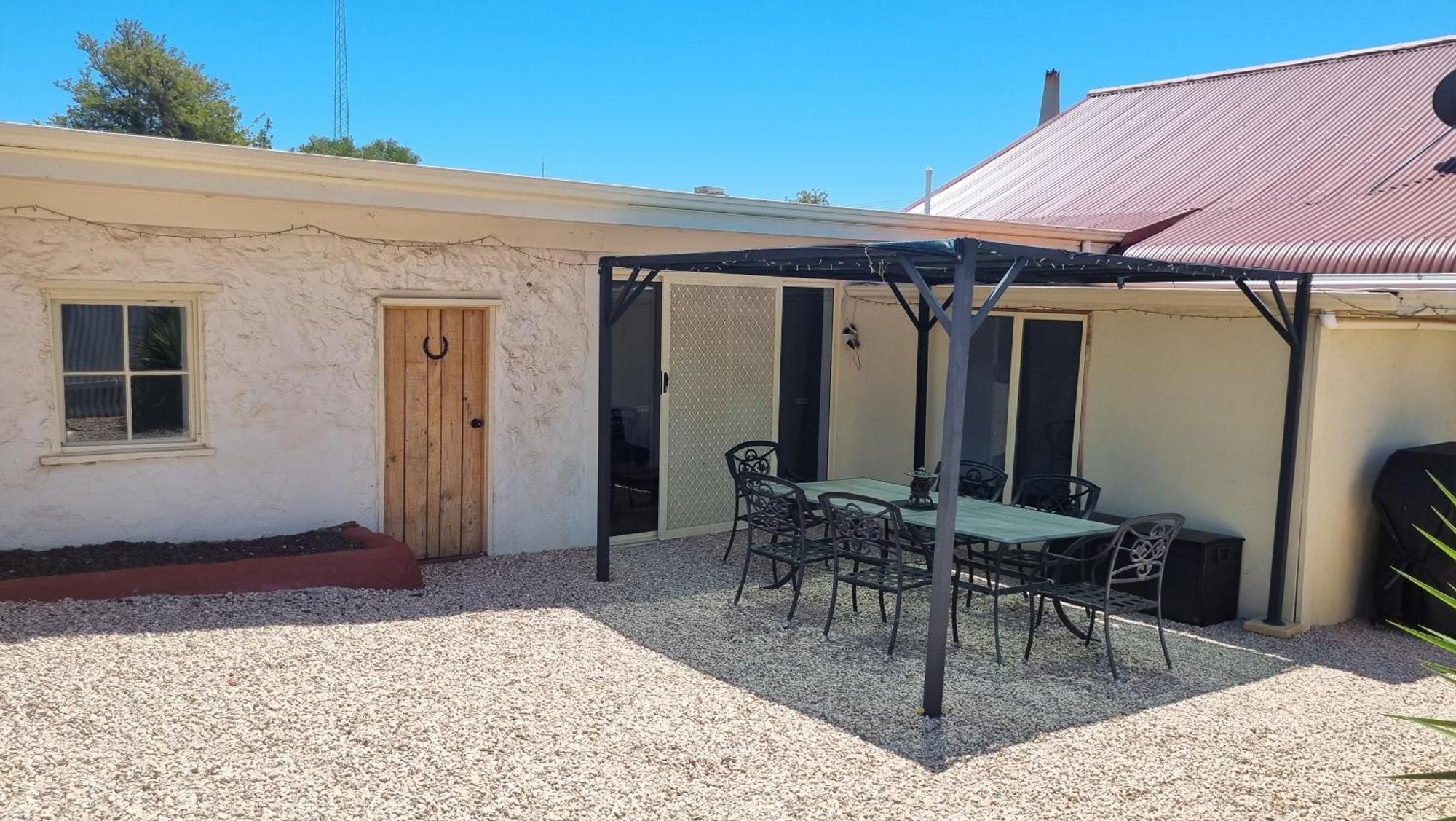 Charming 100 Yr Old In The Heart Of Holiday home